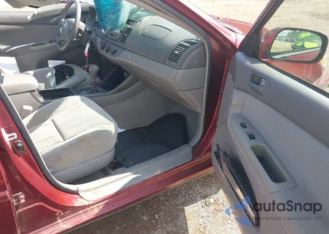 2004 Toyota Camry Le V6 z USA, uszkodzony, nr VIN 4T1BF32KX4U073166